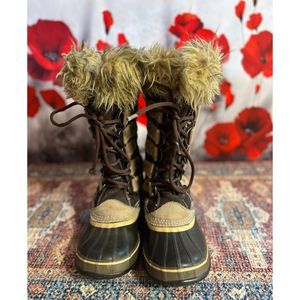 Sorel Joan of Artic winter boots in GUC. Size 8.